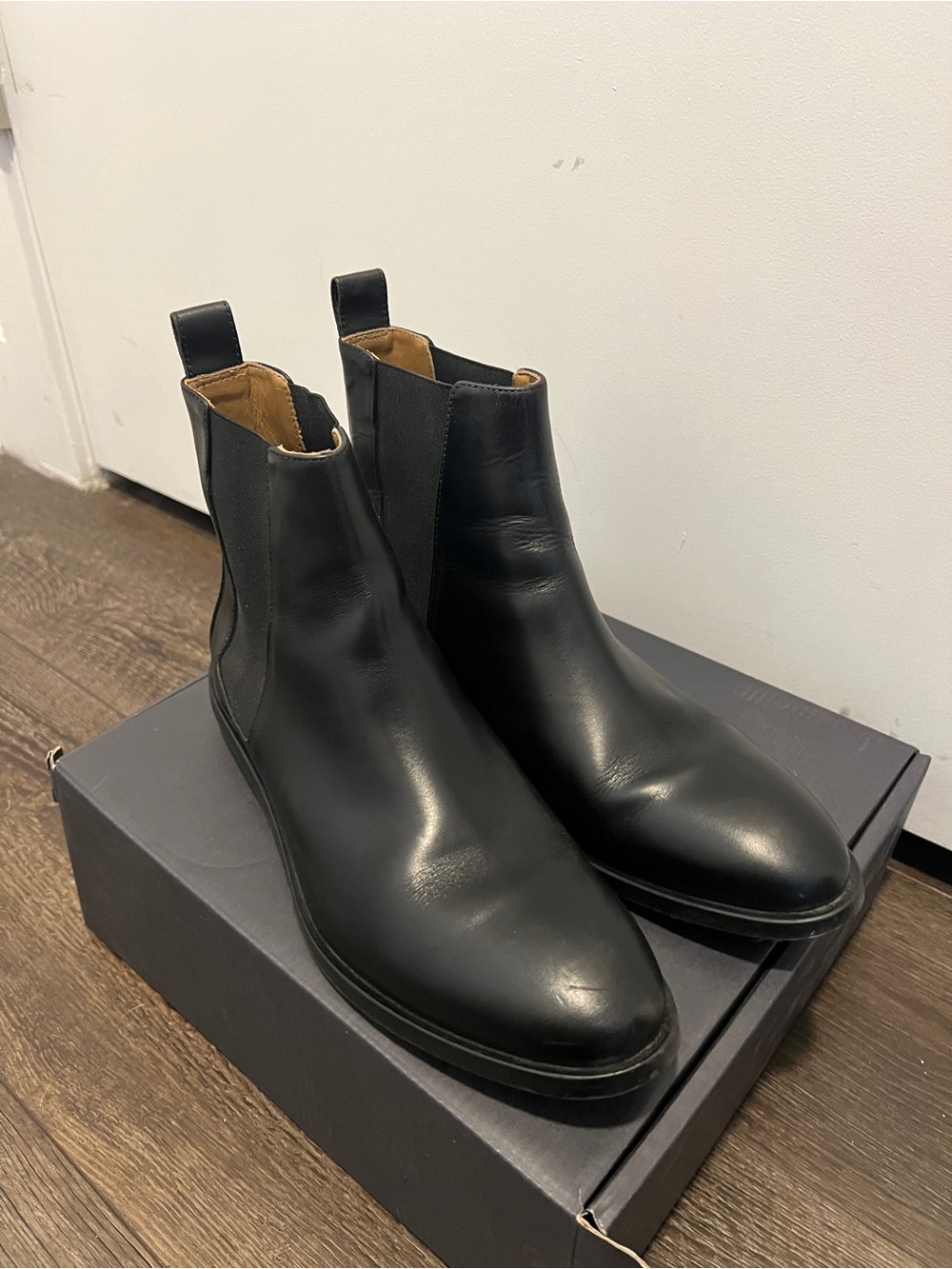 Everlane Black Leather Chelsea Ankle Boots